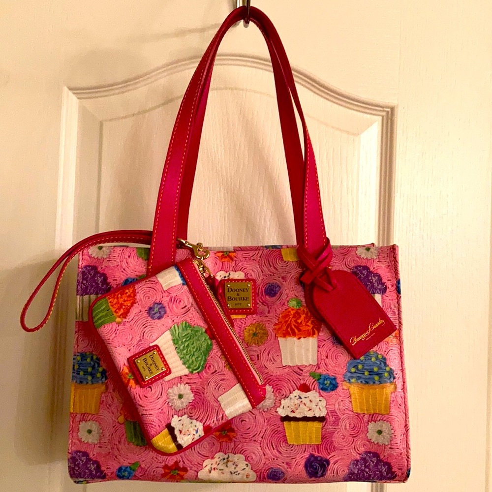 NWOT Dooney & Bourke Cupcake Shopper and wristlet